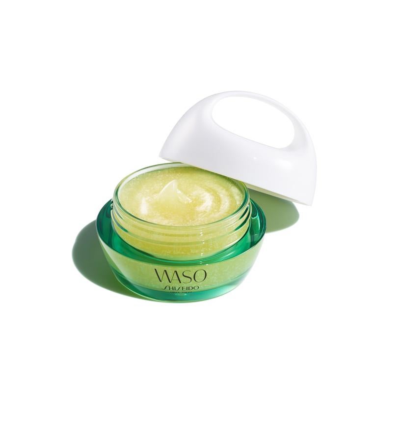 Perfecta para cualquier tipo de rostros que necesiten hidratación, recarga la piel durante el sueño, consiguiendo que esté fresca, brillante y saludable a la mañana siguiente, incluso después de dormir poco.  Beauty Sleeping mask Waso de Shiseido  (50 €).