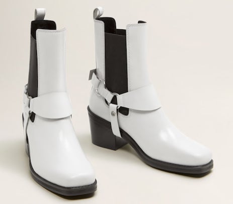 Botín de piel con hebillas de Mango: 89,99 euros.