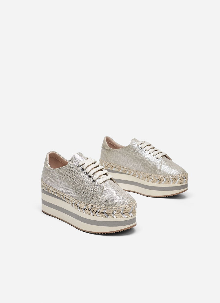 Platform plateadas con brillante de Uterqüe: 89 euros.