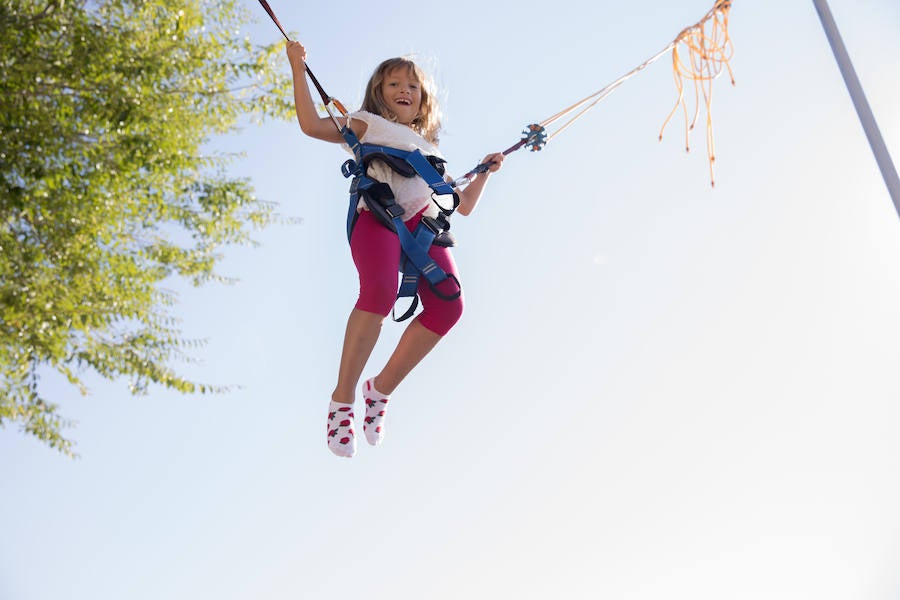 El Diver Jumper fue una zona de permanente trasiego, donde los niños experimentaron el arte de volar. ¿Quién no querría acercarse más al cielo?