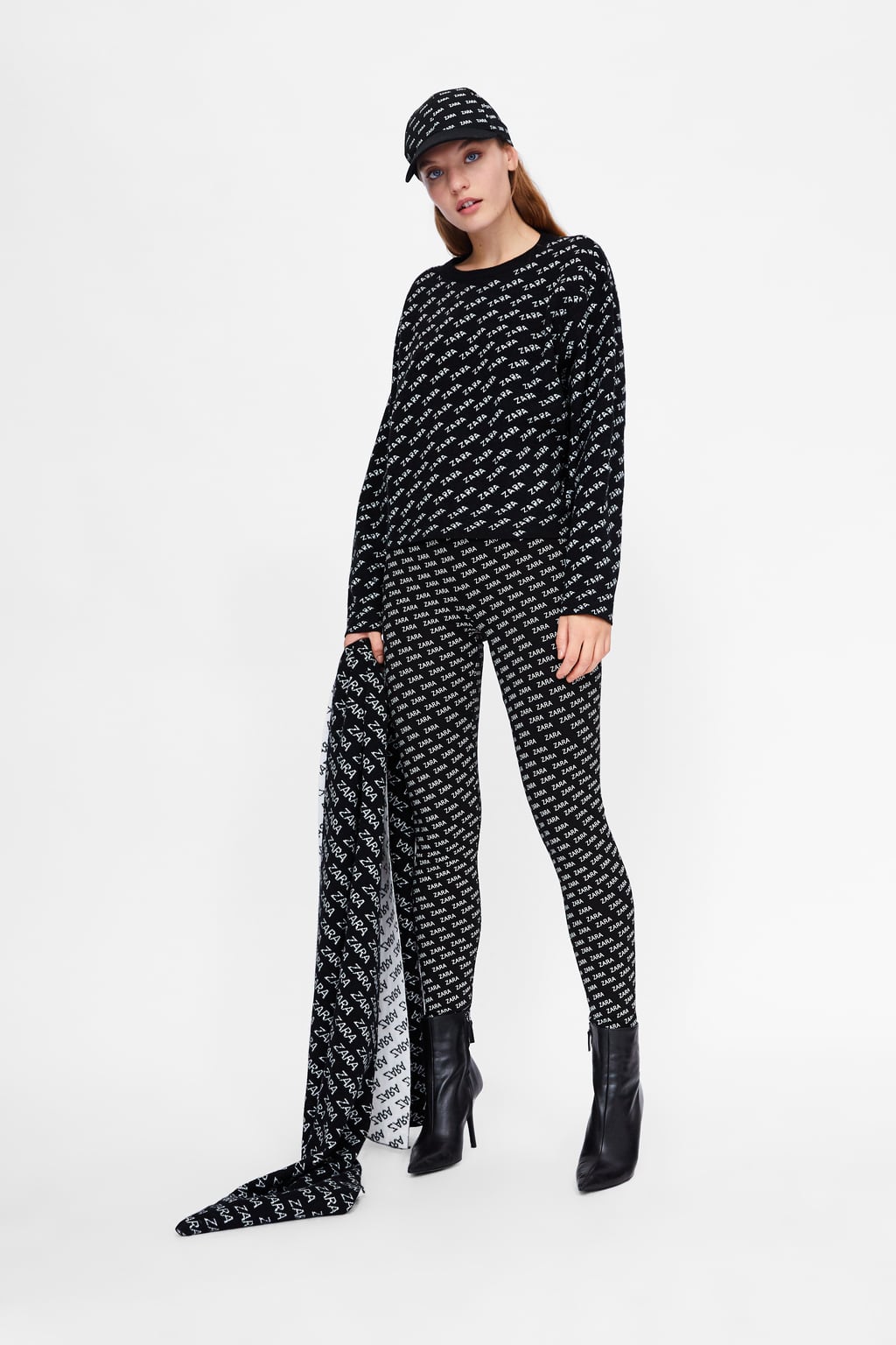 A ver, los dos anteriores nos gustan, pero este 'total look' ya nos parece un poco demasiado... La gorra cuesta 9.95 euros, el jersey 25.95, y los leggings, 19.95 euros.