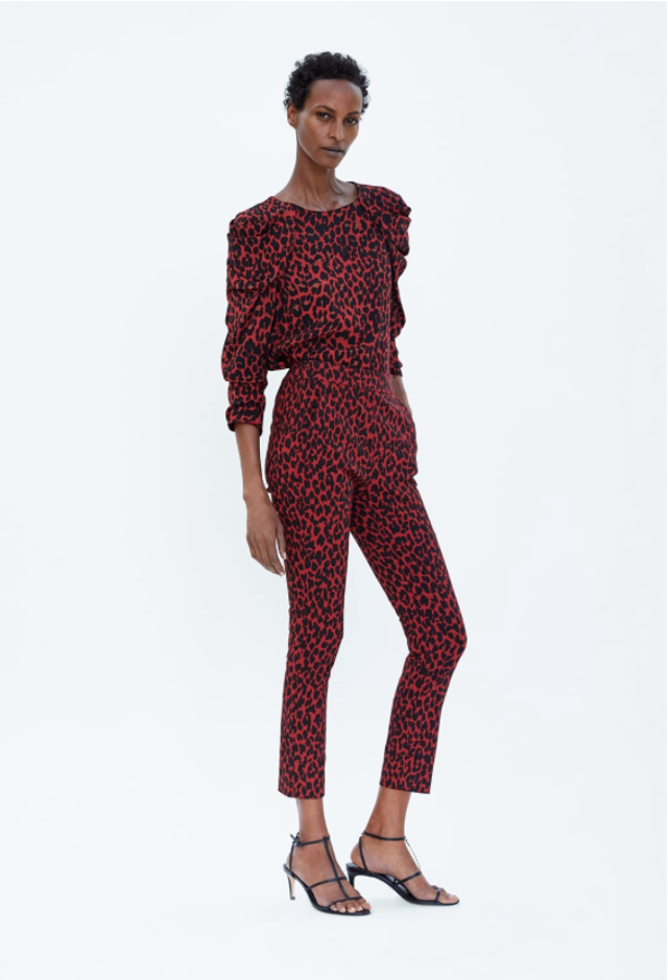 No pueden tener mas rock'n'roll: estampado animal en rojo pasión (Zara, 25,99 euros). Combinado con un top a juego demuestra que no hace falta ir destapada para rozar el máximo sexy. También los puedes llevar con una camiseta o top blanco y te quedarán igual de bien que a  Sara Carbonero .