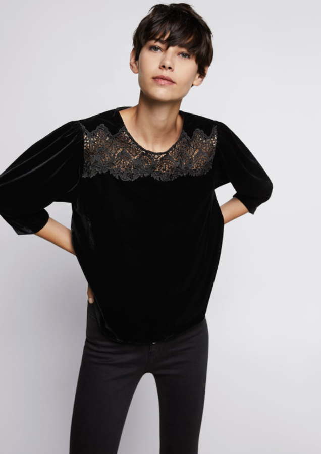 Doble efecto romántico para este top con manga abullonada (Zara, 29,95 euros).