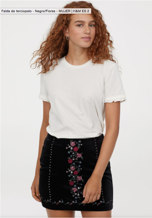 Original diseño en terciopelo elástico con un frontal bordado de flores y mínimas tachuelas (H&M, 24,99 euros).