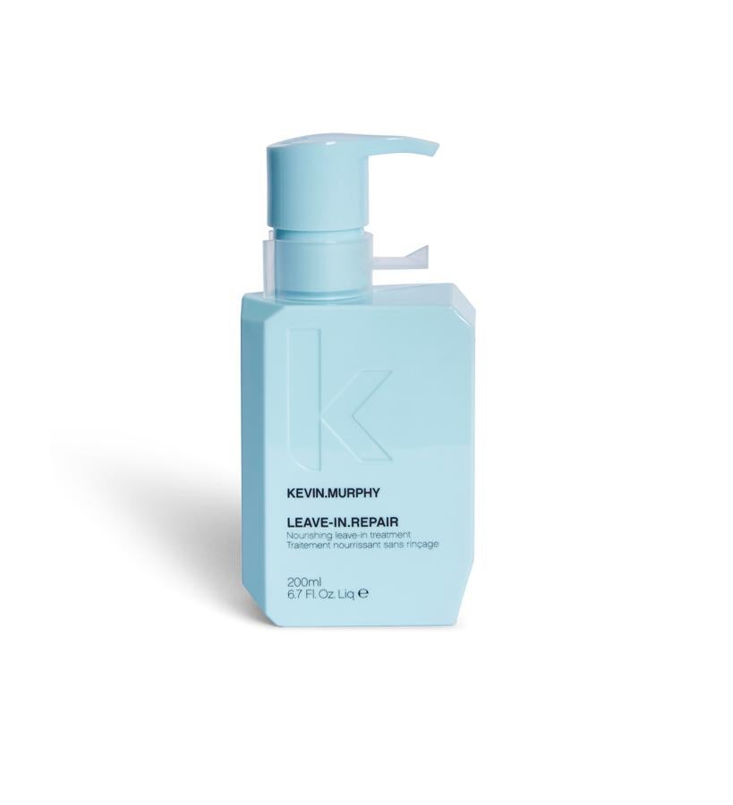 Repara y restaura el cabello frágil o dañado sin añadirle peso. Su fórmula contiene geranio, que regular la salud del cabello y equilibra el cuero cabelludo; aceite de hoja de clavo, que protege y aporta brillo, salud y fuerza; extracto de hoja de bambú, que aumenta la resistencia y manejabilidad, y aceite de jojoba, rico en ácidos grasos esenciales.  Leave-in-Repair de Kevin Murphy  (34 €).