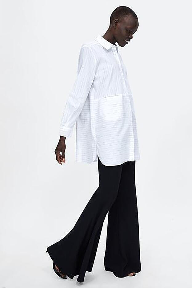 Su corte oversize puede hacer las veces de un vestido camisero.