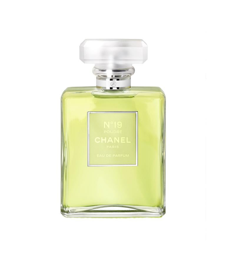 Un clásico, menos conocido que su 'hermano', el Nº 5, y de una elegancia extrema: el Nº 19 es floral, con un iris híper-protagonista (129 €).