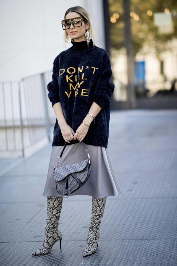 Ahora llegan a las chicas anónimas d ela calle, pero podemos decir que estas han sido las botas favoritas de las supermodelos estas últimas semanas. Y además, Mango tiene la opción perfecta, es  esta .