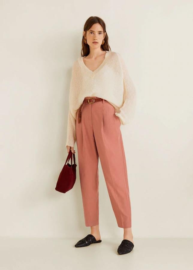 Pantalón baggy modal en color naranja tostado, 25,99 euros.