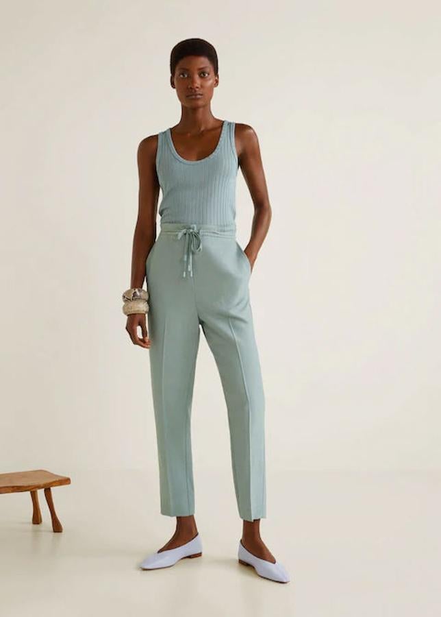 Pantalón baggy en color verde agua, 17,99 euros.