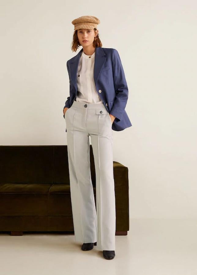 Pantalón palazzo de tiro alto en color gris claro, 29,99 euros.