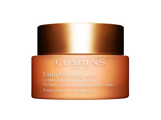 Extra-Firming Jour (85,50 €), con extracto de tallo de girasol y efecto alisante inmediato.