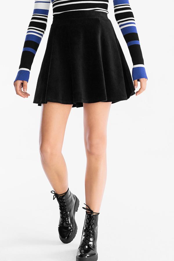 Falda lisa de pana de Clockhouse, 12 euros.