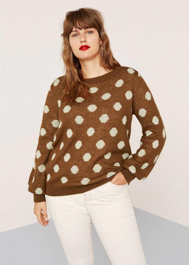 Jersey metalizado con estampado de lunares, 39,99 euros.