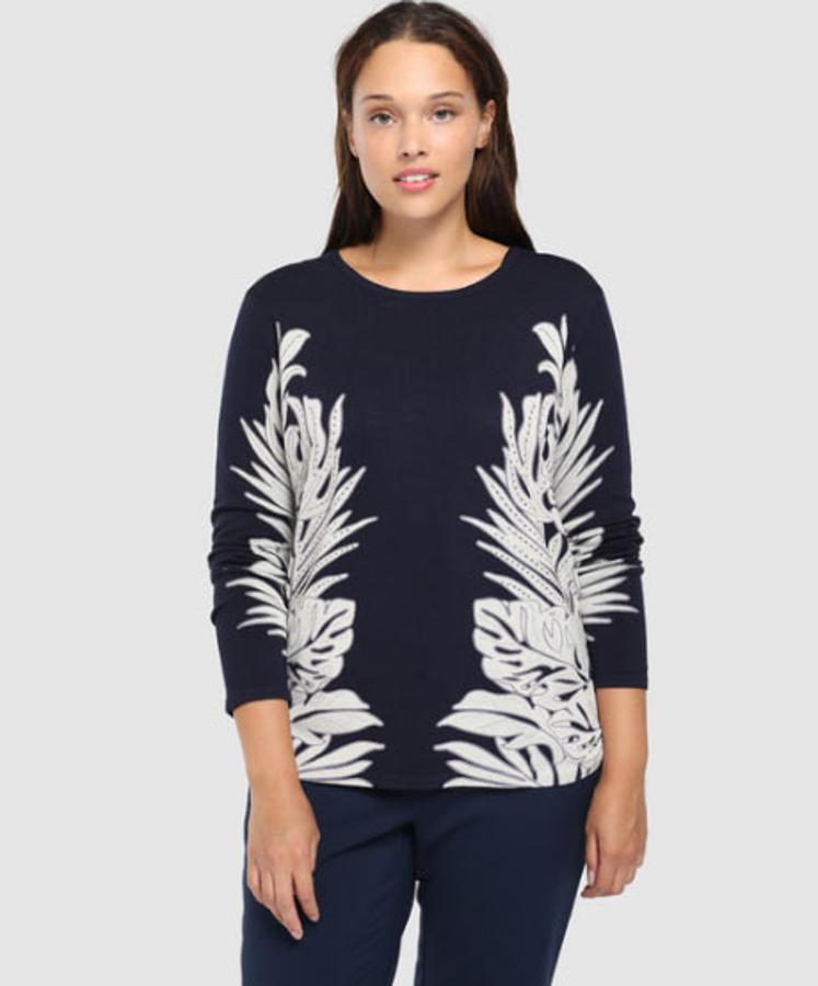 Jersey de Antea Plus en azul marino y estampado, 49,99 euros.