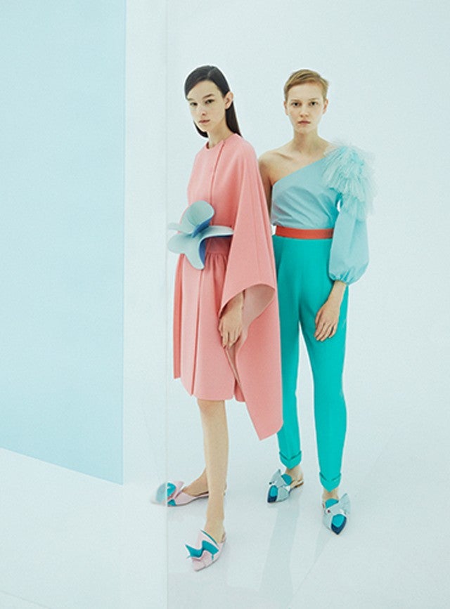 ¡Ojalá apueste Meghan Markle por un diseño de Delpozo! Sería un maravilloso reconocimiento al trabajo de Josep Font...