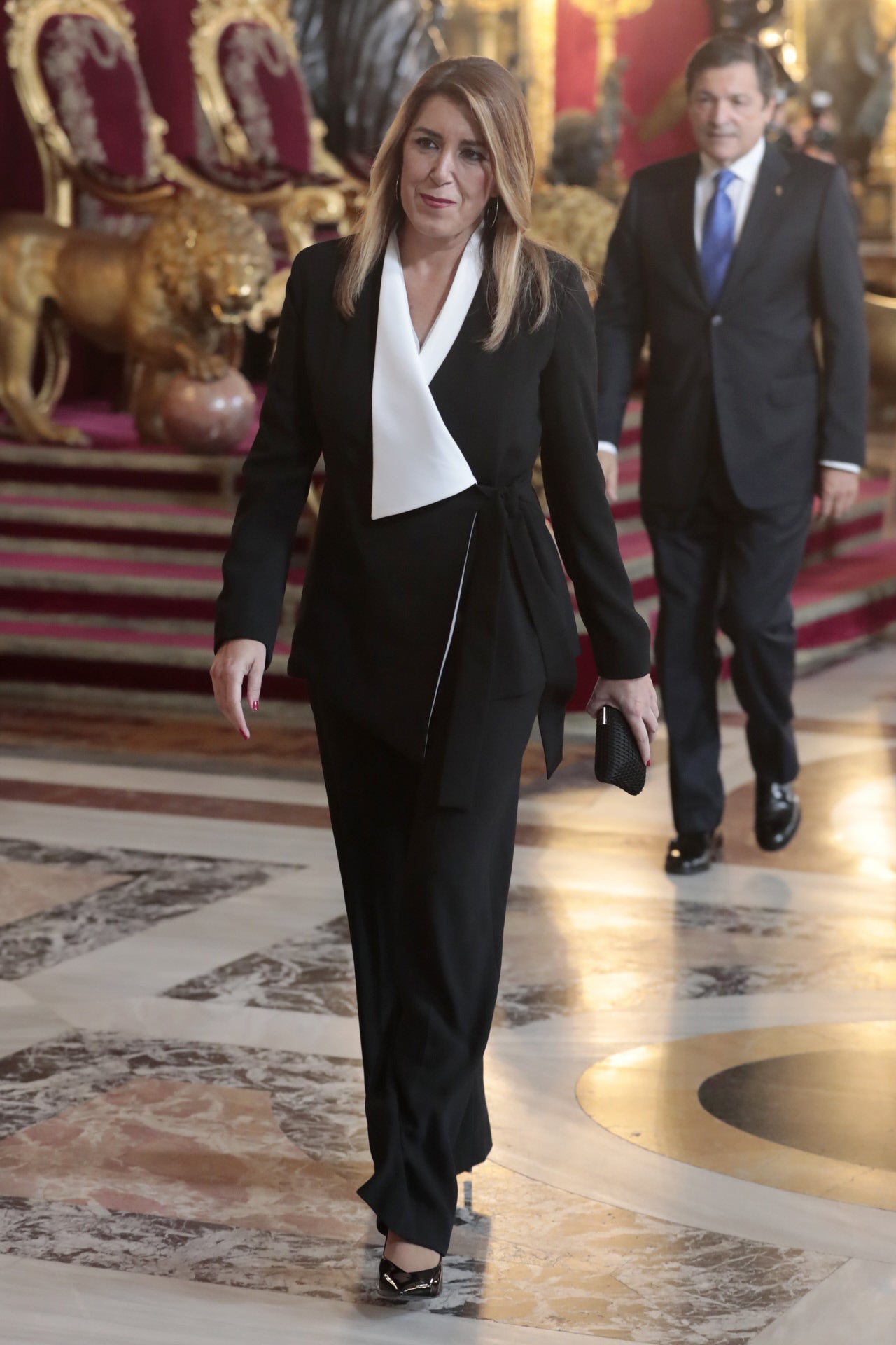 Con un traje largo de color negro y blanco, la presidenta de Andalucía Susana Díaz ha sido sin duda nuestra favorita.