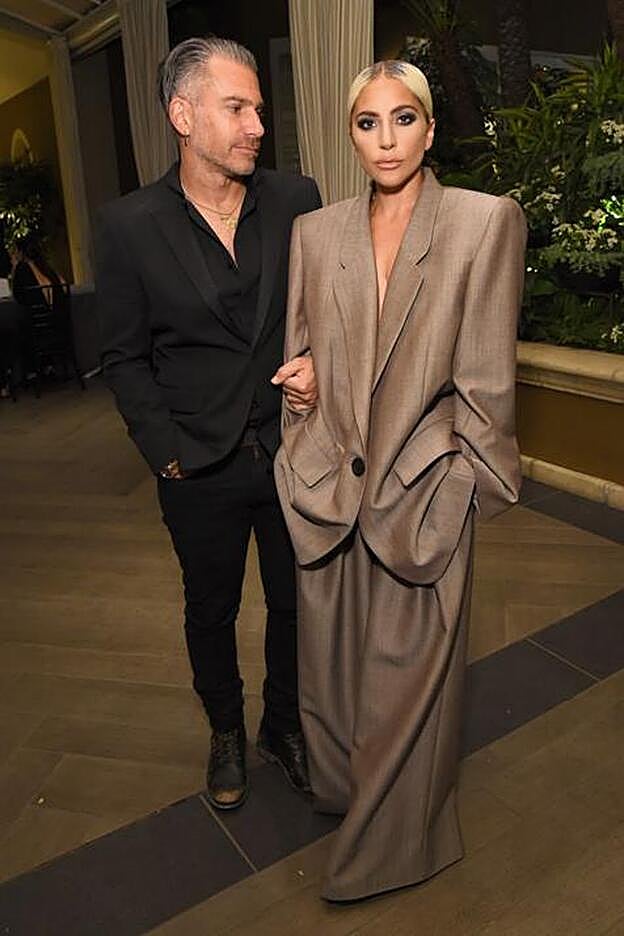 Lady Gaga confirma su compromiso con Christian Carino..