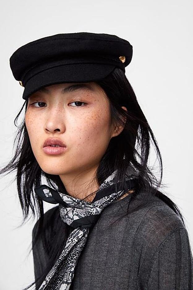 Gorra marinera de botones, 17,95 euros.