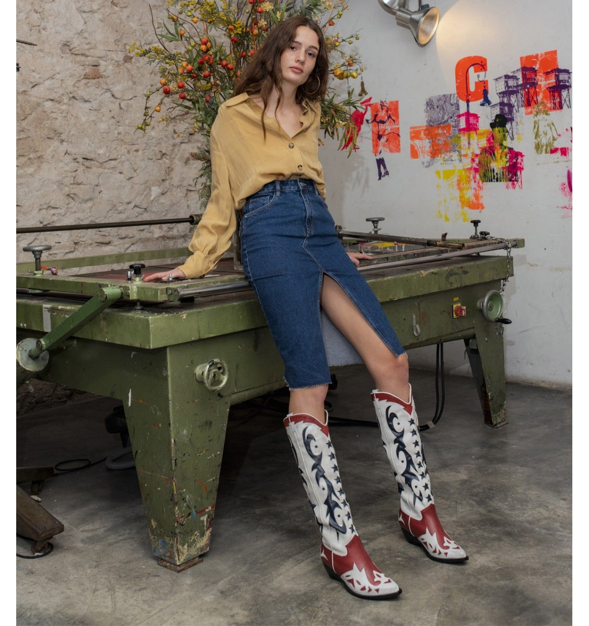 Bota campera con estampado cowboy de Jeffrey Campbell: 230 euros.