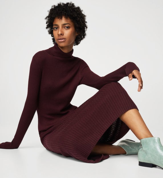 Vestido largo de canalé de Mango Outlet: 19,99 euros.