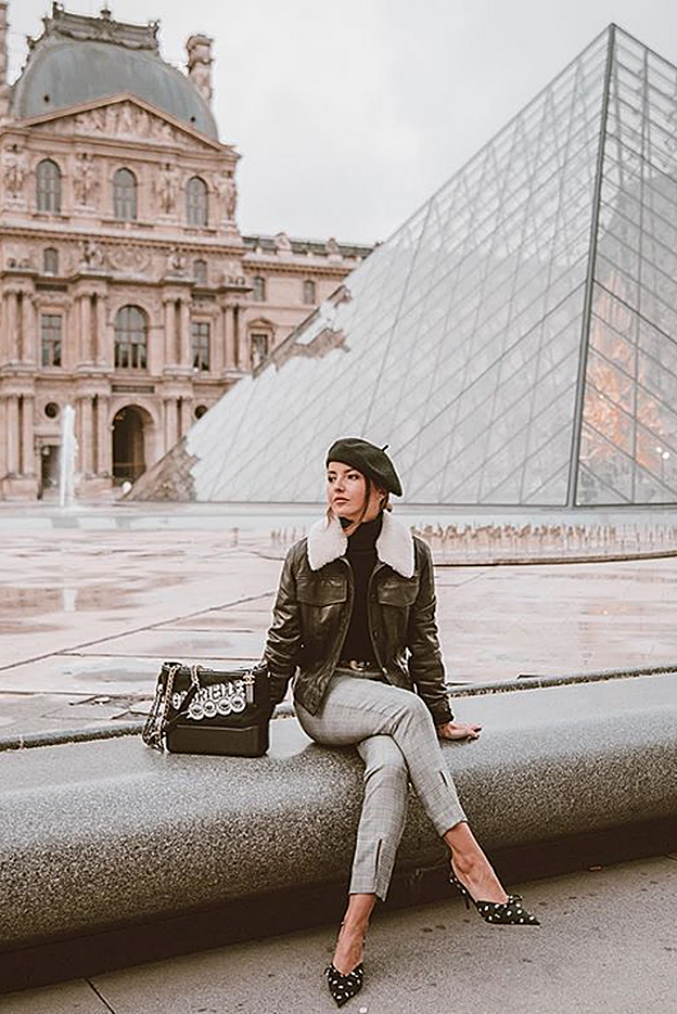 Alexandra Pereira se ha fotografiado en la ciudad de la luz con un look 100% parisino.