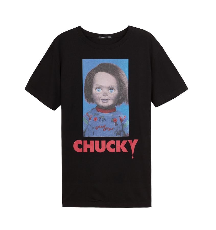 Camiseta de Chucky. Aunque en esta foto parezca tan formal, hizo temblar de miedo a muchos espectadores en los años 90.