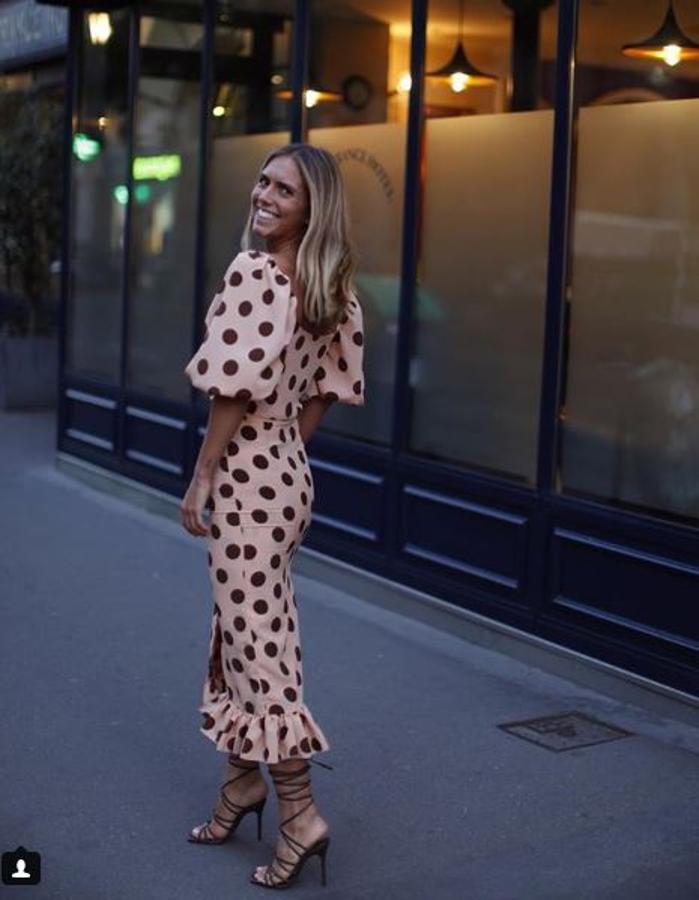 Las mangas de farol y los volantes le darán a tu estilismo el toque más romántico.