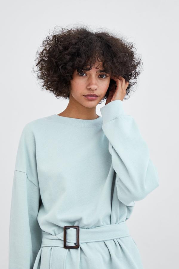 Más elegante, con cinturón, perfecta para la oficina (19,95 euros).