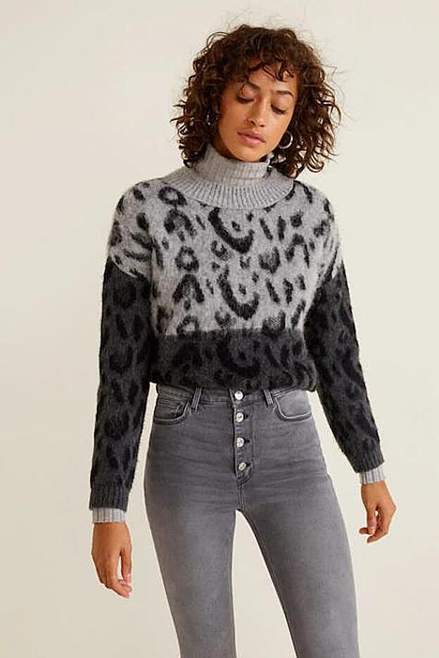 Jersey con estampado de leopardo en tonos grises, 35,99 euros.
