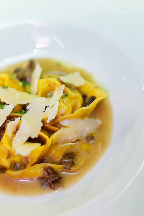 Theo Randall, chef del restaurante del Intercontinental London Park Lane, prevé que “las verduras se están convirtiendo en el ingrediente principal en los menús de muchos restaurantes. Ya no se trata únicamente de platos vegetarianos, sino de un ingrediente que a veces se acompaña de pescado o carne. Los tubérculos están apareciendo cada vez más en los menús, preparados de maneras muy interesantes". Además, asegura que "ya no se trata de servir proteínas y verduras por separado, sino de platos con un equilibrio elaborado y texturas, sabores y condimentos interesantes".