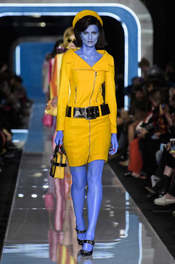 En la firma italiana las modelos se convirtieron en alienígenas: muy elegantes y con looks muy retro.