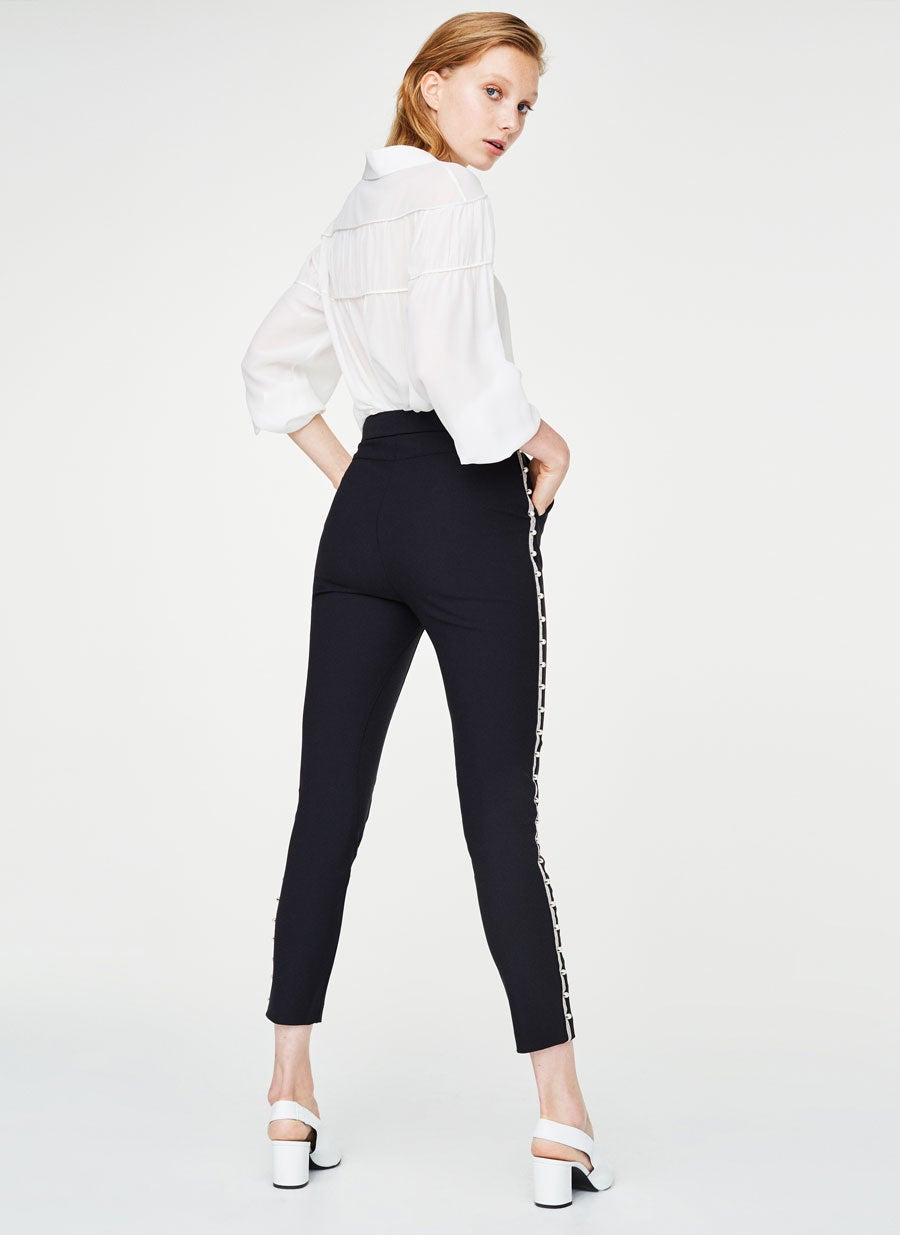 Legging depuse con perlas de Uterqüe: 79 euros.