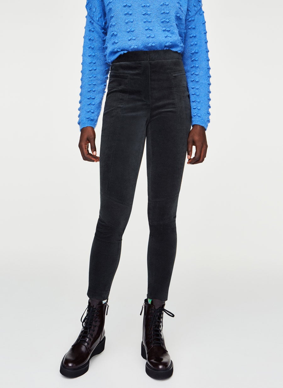 Legging de terciopelo de Uterqüe: 79 euros.