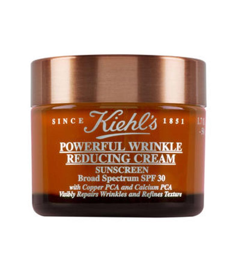 Esta crema hidratante de Kiehl's es además un potente aliado contra las arrugas en el rostro, mejorando la piel y cerrando los poros. También es capaz de mejorar la elasticidad de la misma. Su composición combina micronutrientes como el cobre PCA y el calcio PCA y no lleva aceites minerales, parabenos ni perfume; por lo que es apta para todo tipo de pieles.