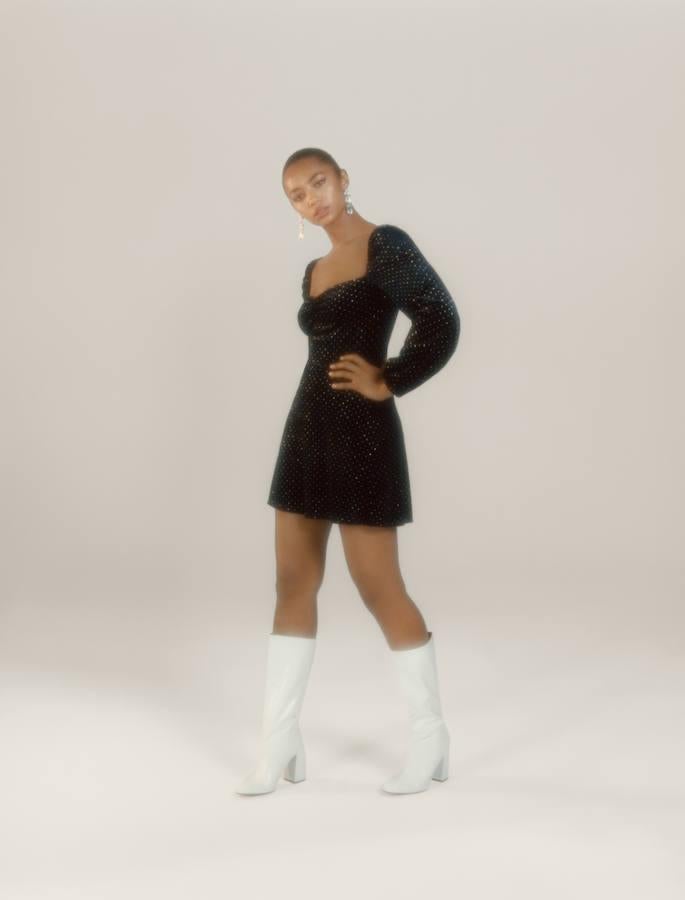 Las botas blancas sobreviven al otoño y son los accesorios más sorprendentes de la Navidad.