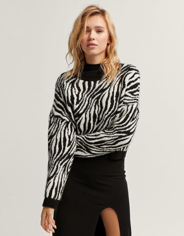 En la misma línea que el abrigo encontramos este jersey, fantástico para ensayar superposiciones porque llega hasta la cintura (25,99 euros).