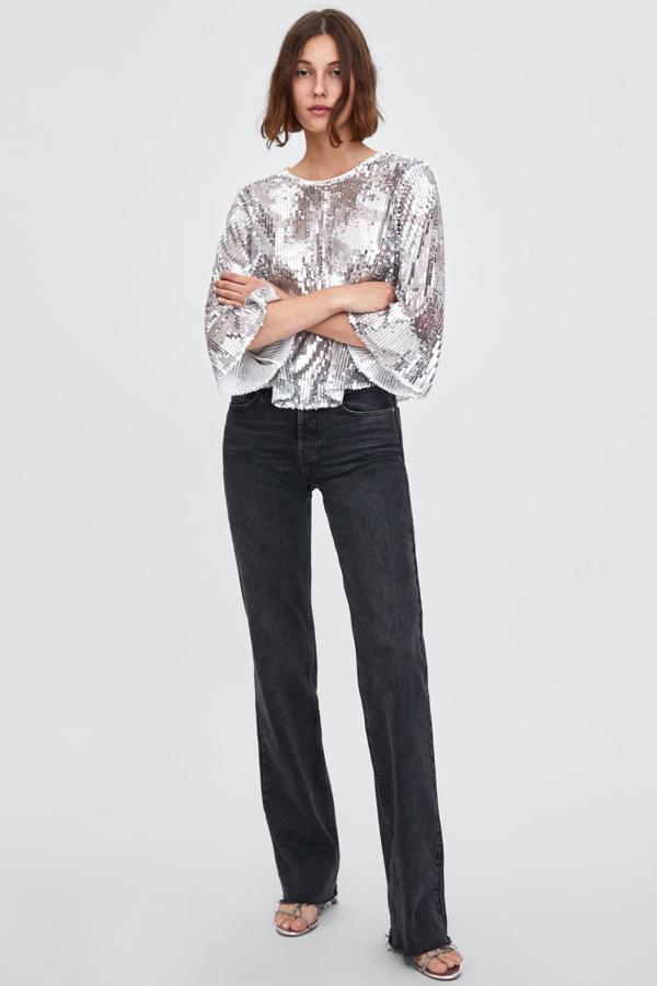 Cuerpo de lentejuelas con linea evasé y cierre trasero, 25,95 euros.