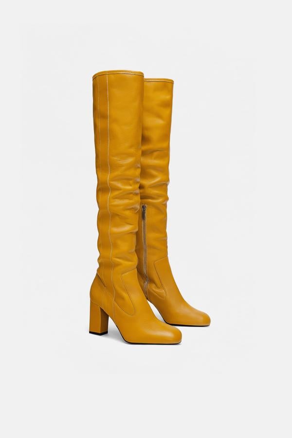 Sí, este es el mejor modelo para resumir la tendencia de botas setenteras. Son de Zara y cuestan 99,95 euros.