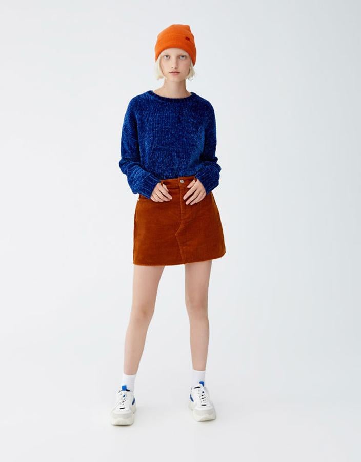 Jersey de chenilla y cuello redondo, 19,99 euros.