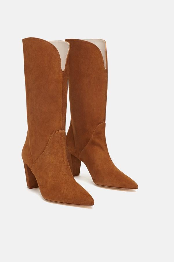 De ante y con abertura delantera, con caña más ancha y a media pierna (79,95 euros).