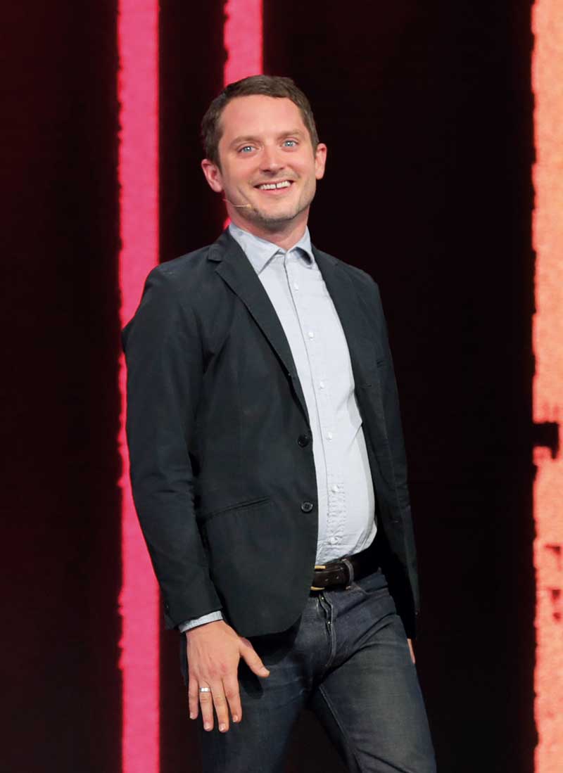 Elijah Wood. Actor, 37. Aunque huya de su pasado, sigue siendo “el portador del anillo”. ¿Se lo dará a su novia, Mette-Marie Kongsved o buscará otra candidata?