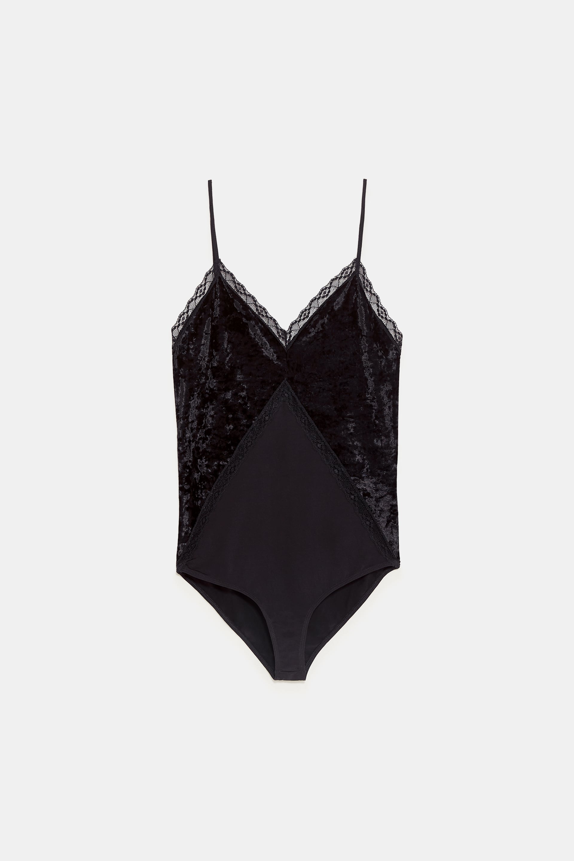 Body lencero con escote a pico de Zara: 15,95 euros.