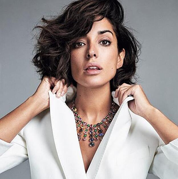 Chaqueta de Mar y collar de Bulgari.