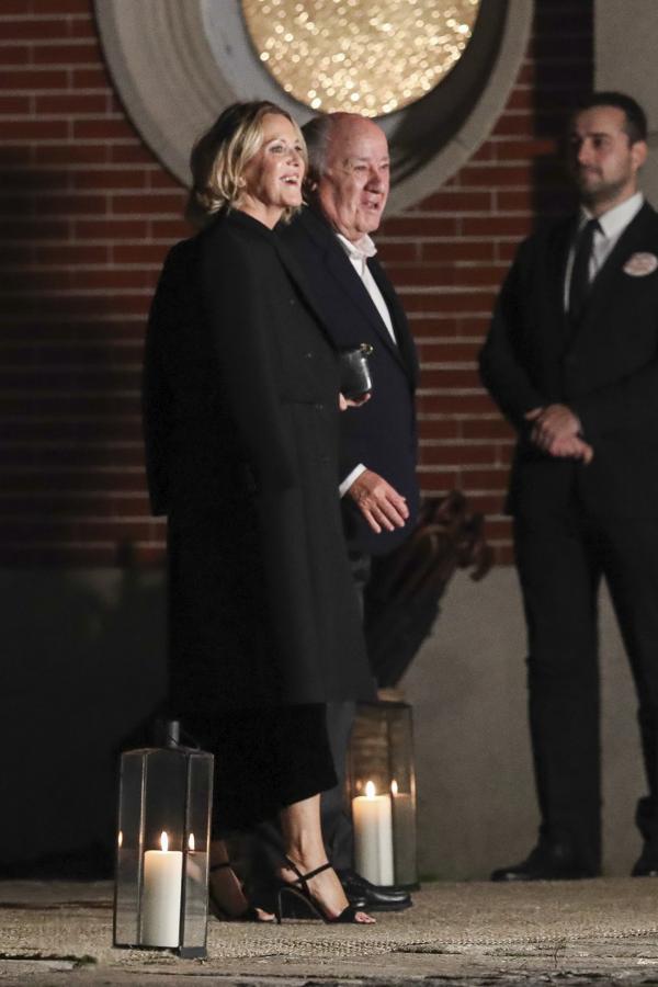 Los padres de la novia, Amancio Ortega y su mujer, Flora Pérez Marcote.