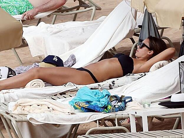 Jessica Alba, tomando el sol.
