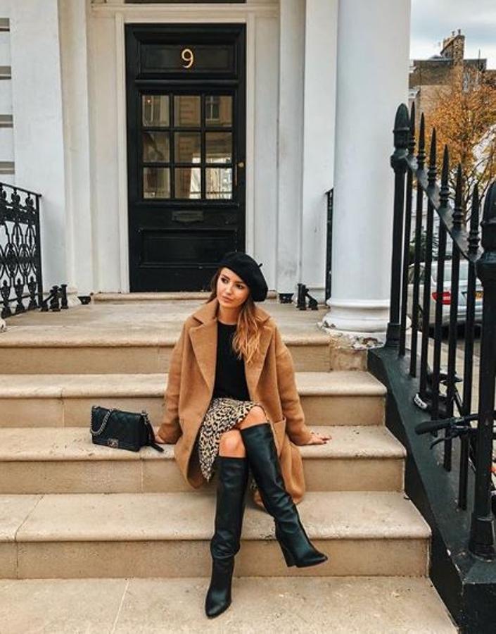 La influencer lleva abrigo de su propia marca, Lovely Pepa Collection.