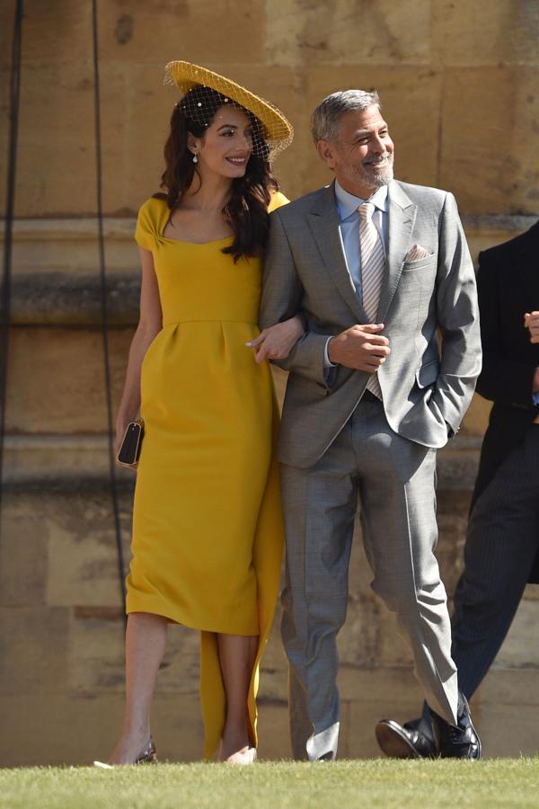 ¿Quién no se quedó encandilado mirando el look en mostaza de Amal Clooney en la boda de los duques de Sussex?  Fue la mejor vestida .