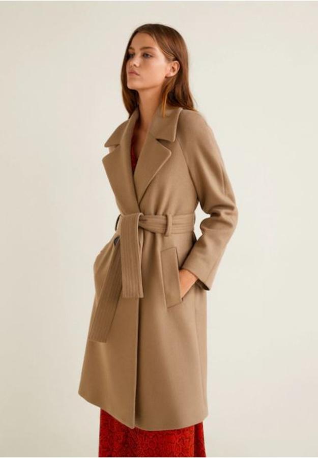 Como si fuera un albornoz, te envuelve con el cinturón (119,99 euros).