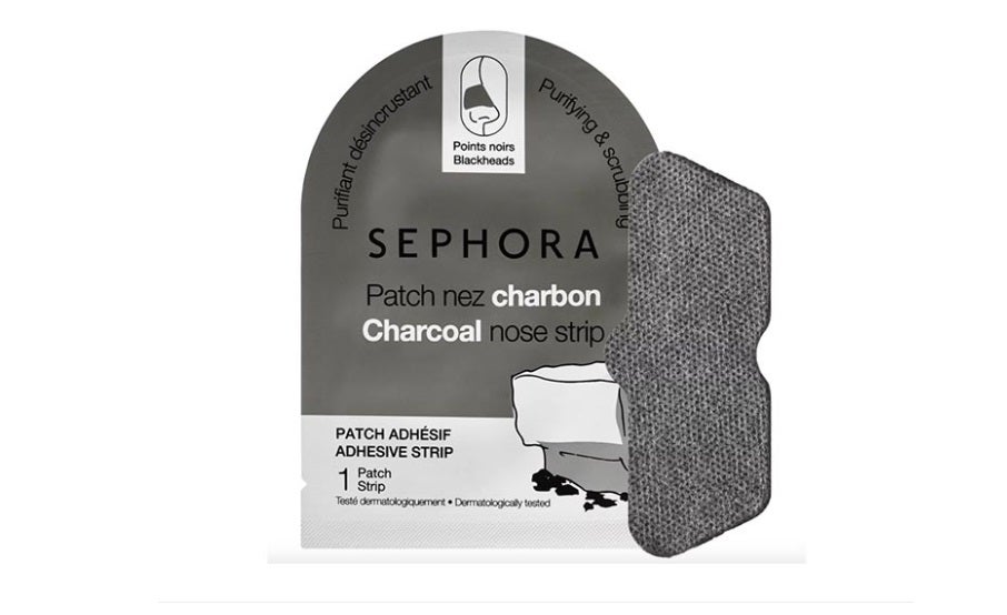 Un parche de nariz contra los puntos negros, enriquecido con extracto de carbón absorbente y desincrustante, que permite lucir una piel más limpia en 15 minutos. Después de su uso, tendrá una piel muy limpia y poros tapados. Las espinillas se habrán ido. Se eliminarán las impurezas y el exceso de aceite. (2,95 €). En tiendas Sephora.